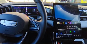 Установка голосового, навигации и приложений на Geely Atlas New в Анапе